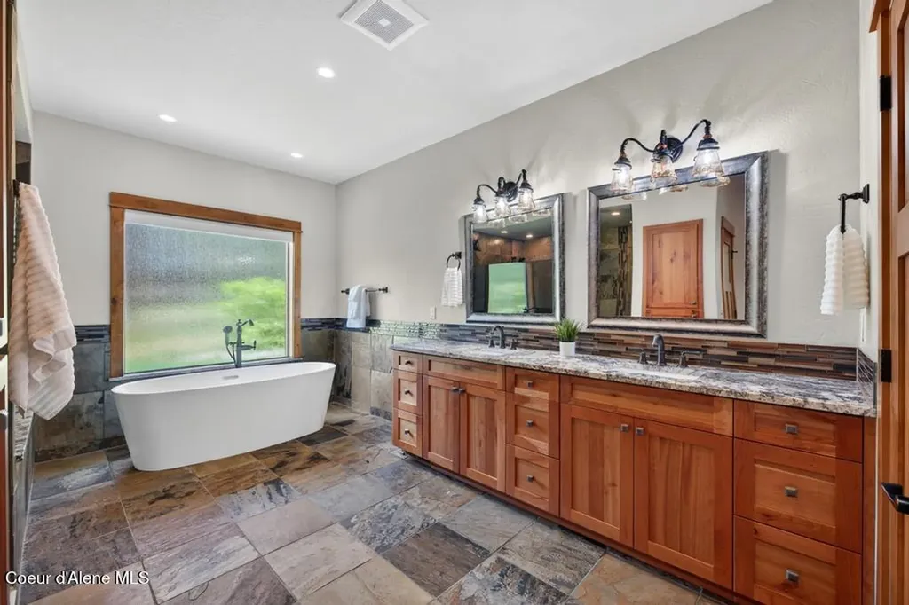 704 N Dundee Drive Post Falls ID 83854