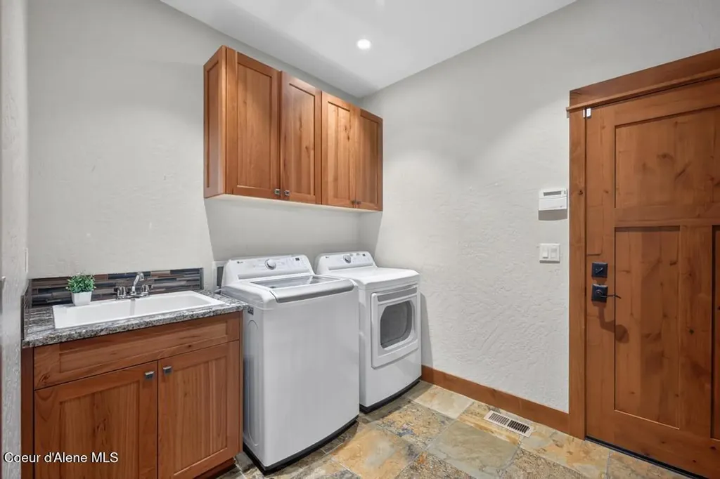 704 N Dundee Drive Post Falls ID 83854