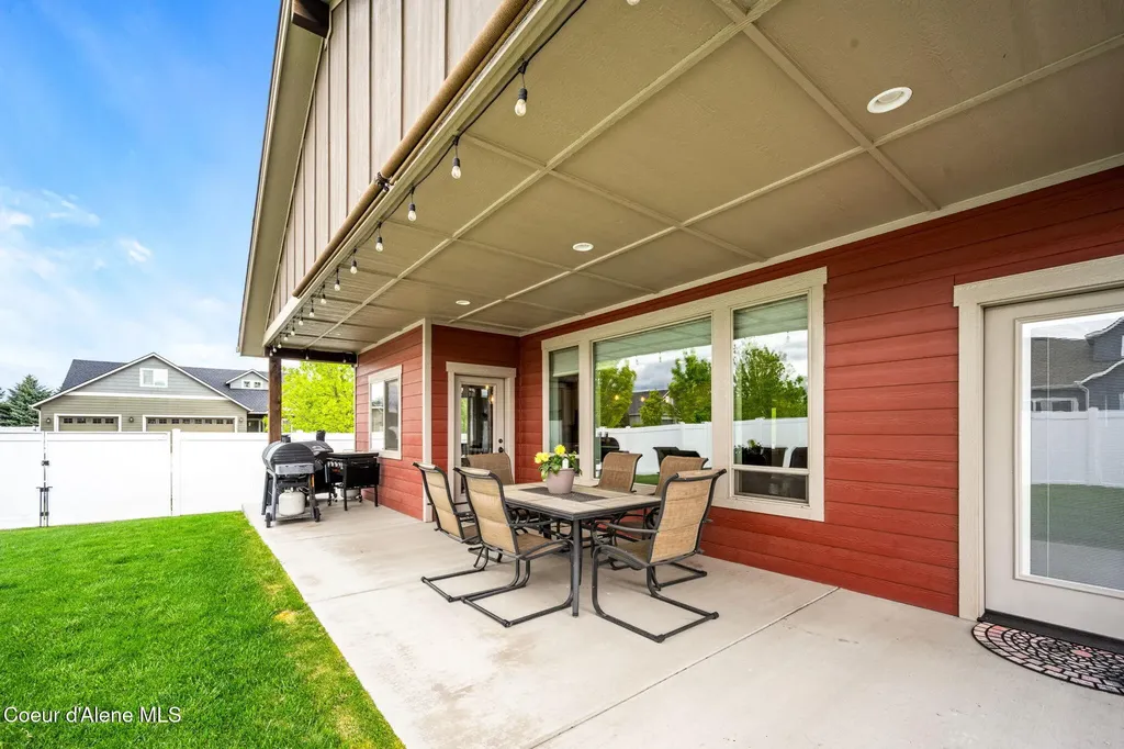 1884 W Boyles Avenue Hayden ID 83835