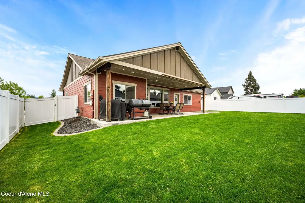 1884 W Boyles Avenue Hayden ID 83835