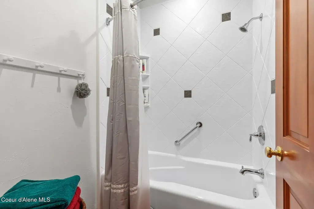 11004 N Rock Cliff Court Hayden ID 83835