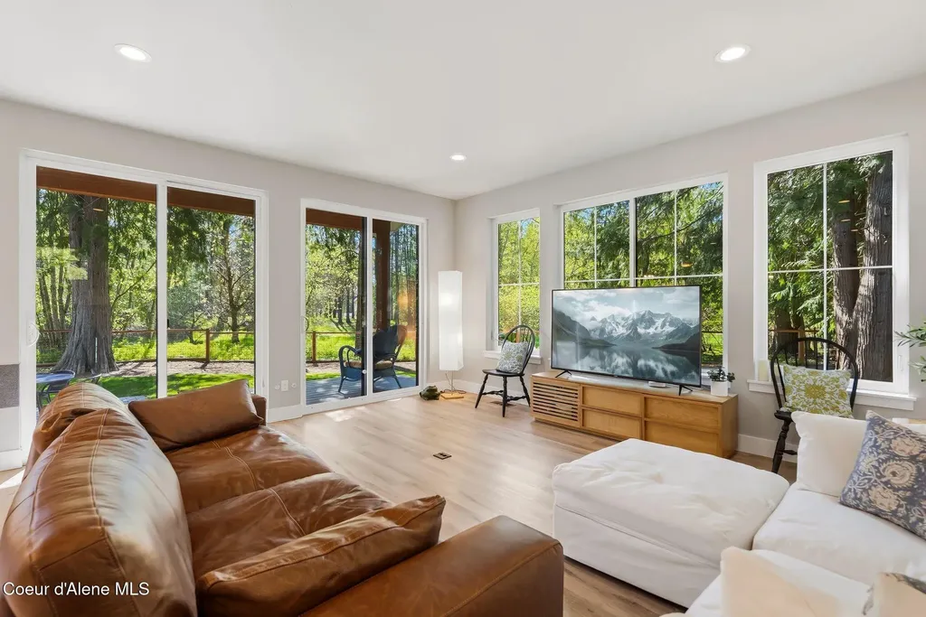 685 Railroad Avenue Dover ID 83825