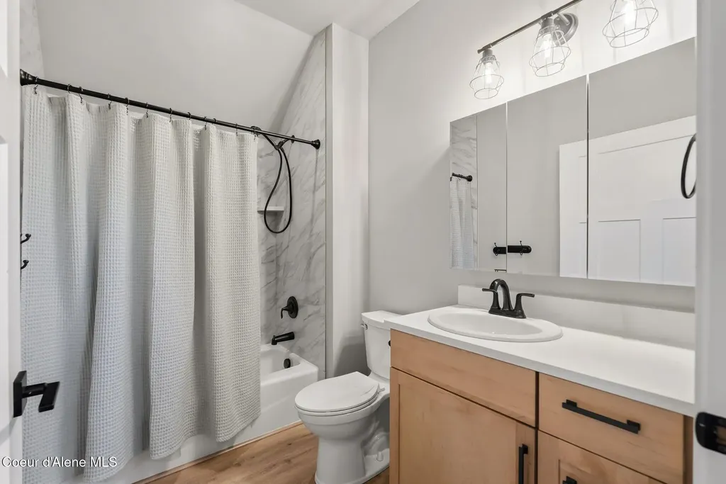 685 Railroad Avenue Dover ID 83825