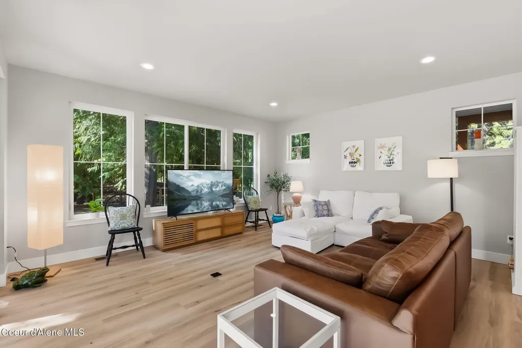 685 Railroad Avenue Dover ID 83825