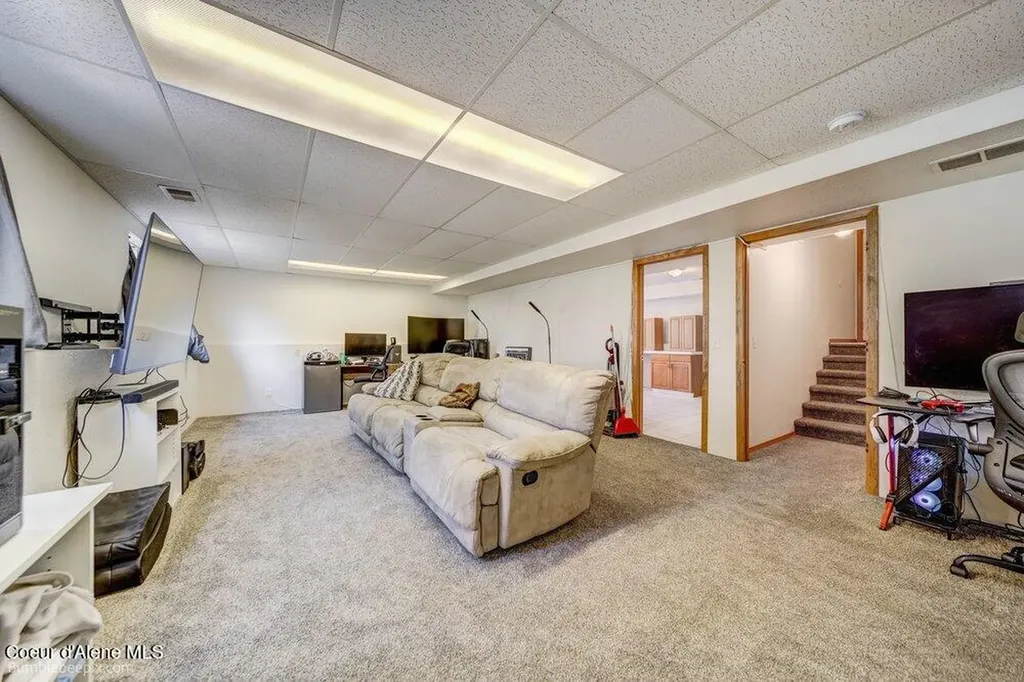 8811 N Davis Circle Hayden ID 83835