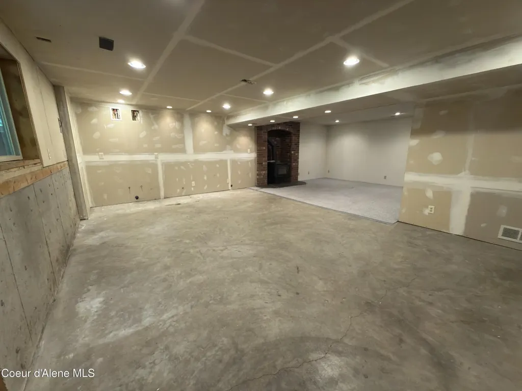 12787 N Emerald Drive Hayden ID 83835