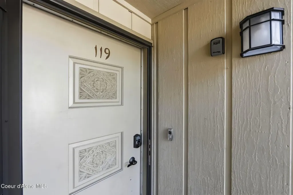 301 Iberian Way Sandpoint ID 83864