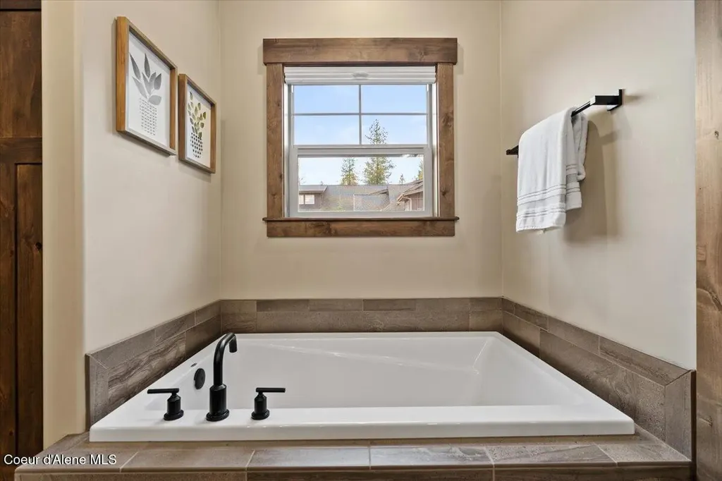 11633 N Spiraea Lane Hayden Lake ID 83835