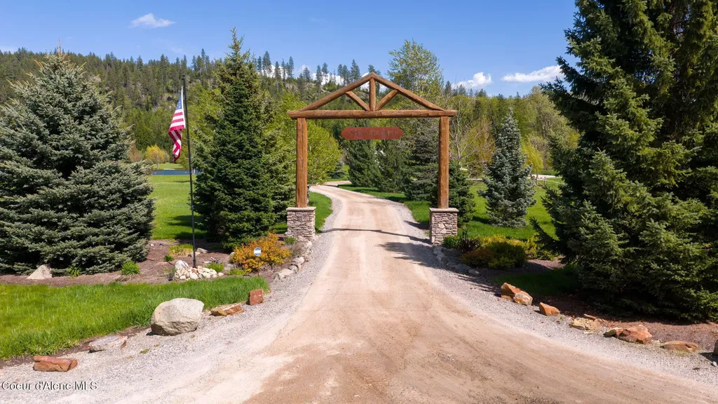 289 Gold Road Naples ID 83847