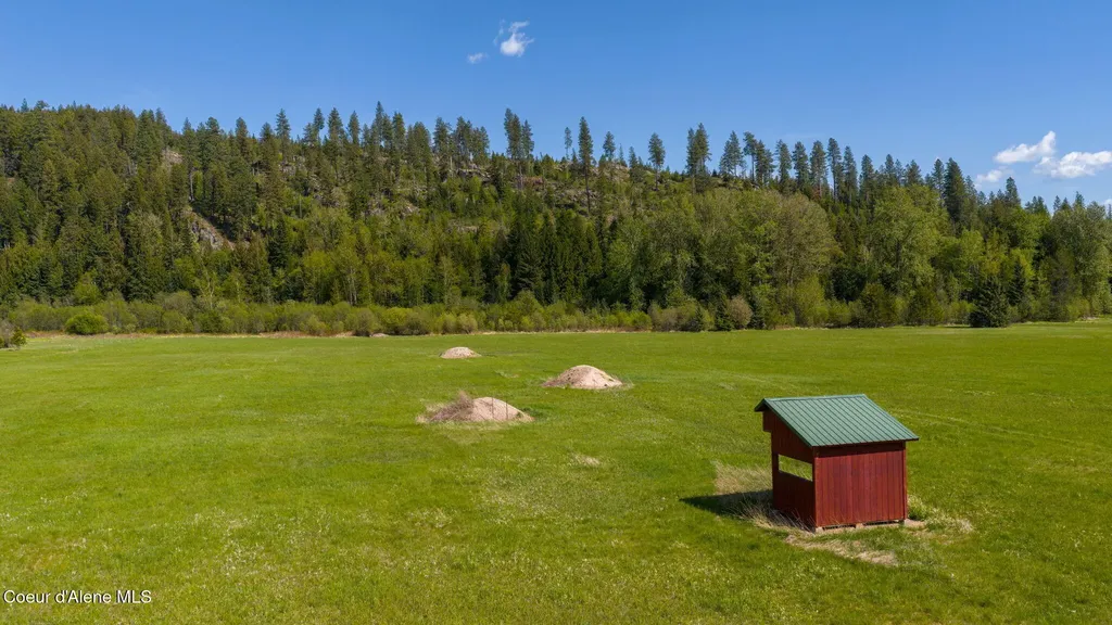 289 Gold Road Naples ID 83847
