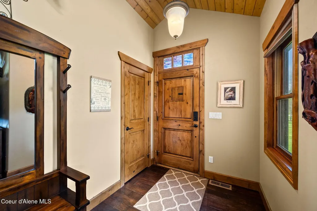 289 Gold Road Naples ID 83847