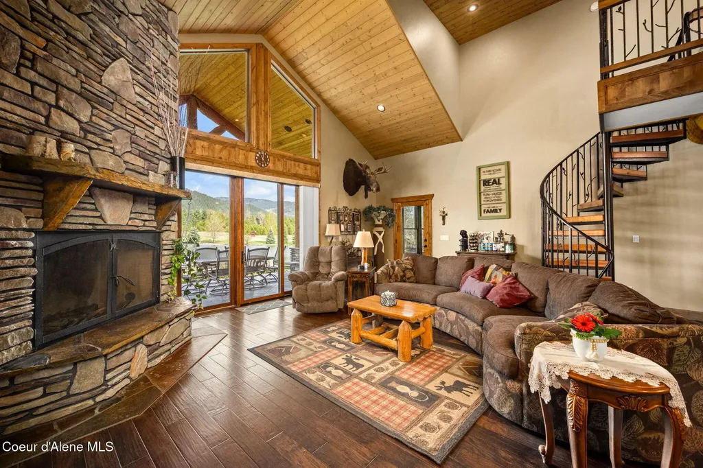 289 Gold Road Naples ID 83847