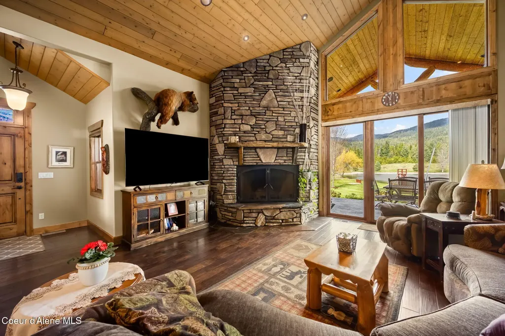 289 Gold Road Naples ID 83847
