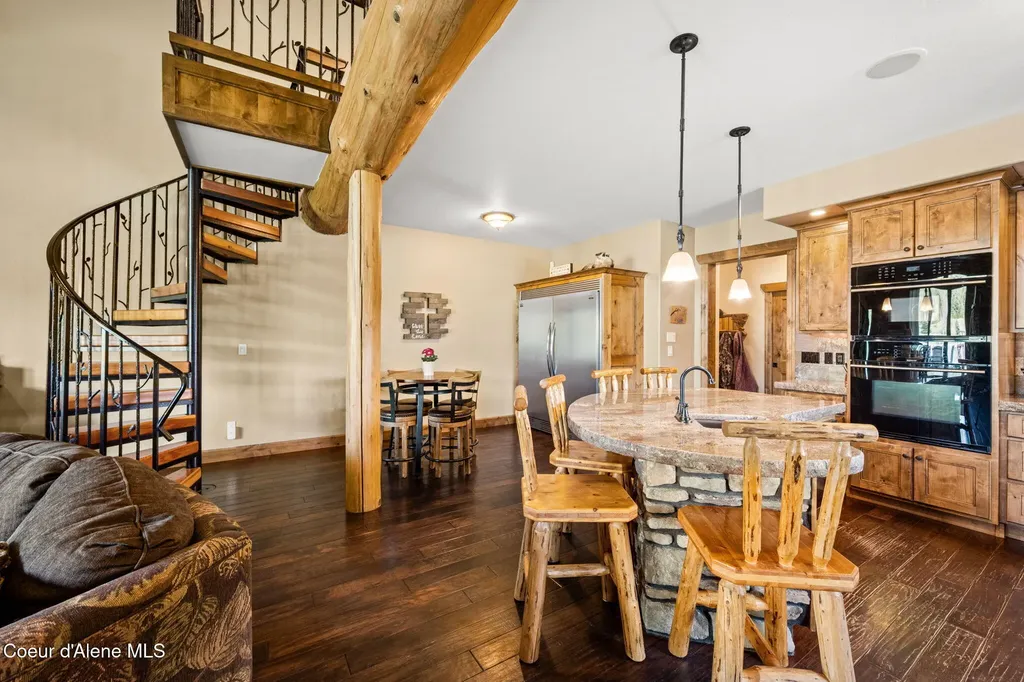 289 Gold Road Naples ID 83847