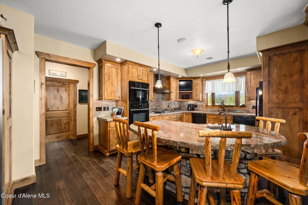 289 Gold Road Naples ID 83847