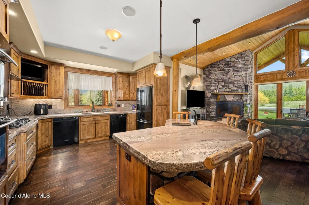 289 Gold Road Naples ID 83847