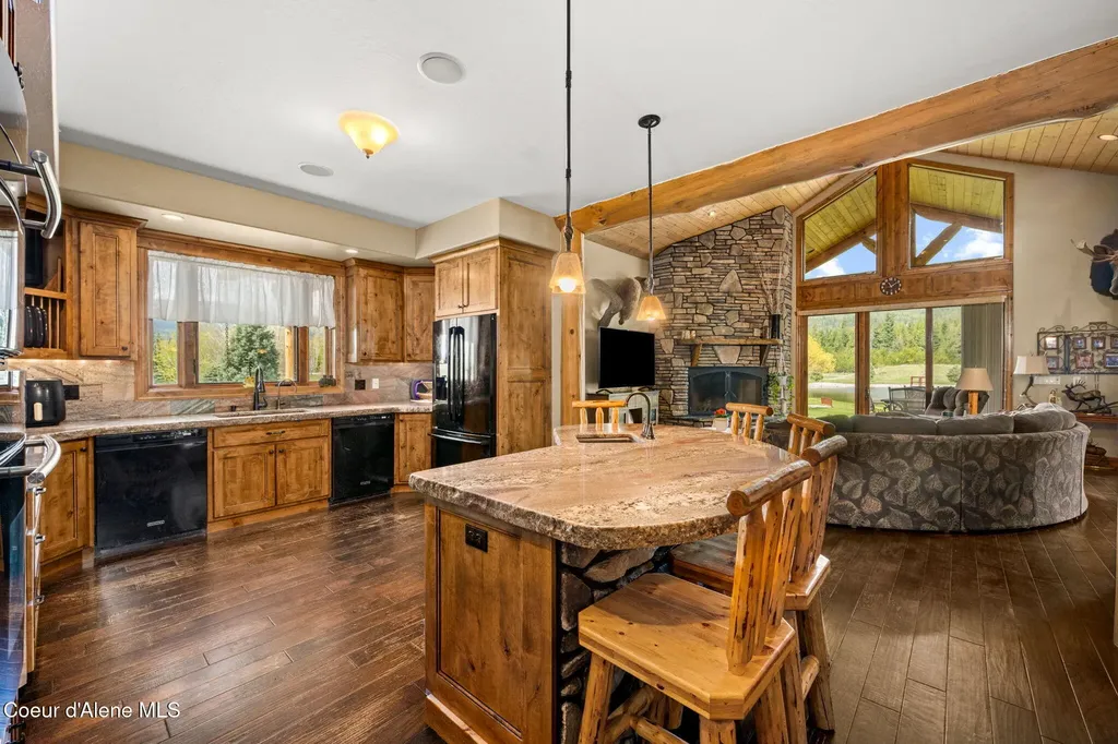 289 Gold Road Naples ID 83847