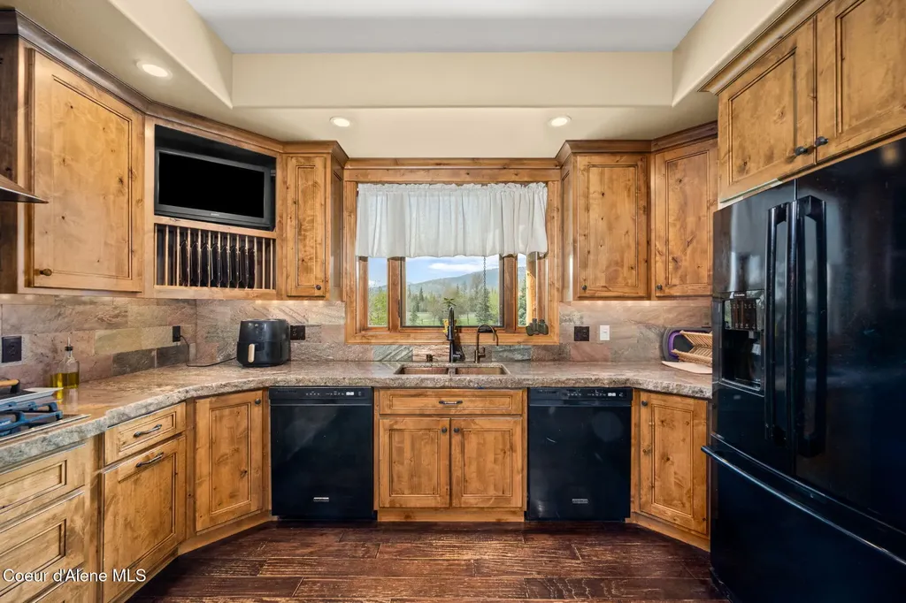 289 Gold Road Naples ID 83847