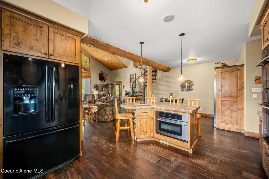 289 Gold Road Naples ID 83847