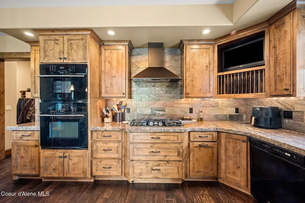 289 Gold Road Naples ID 83847