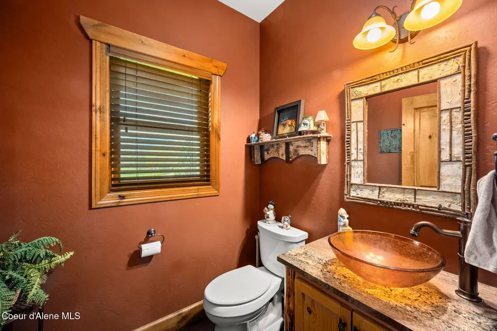 289 Gold Road Naples ID 83847