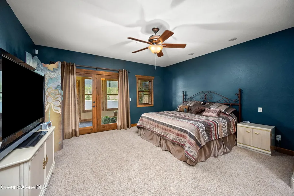 289 Gold Road Naples ID 83847
