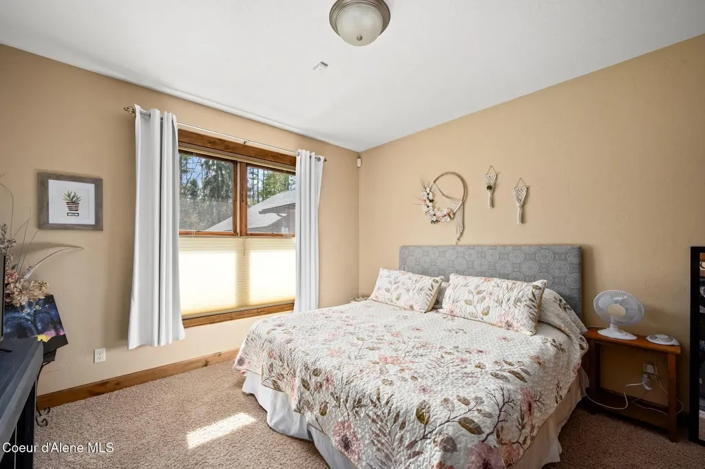 289 Gold Road Naples ID 83847