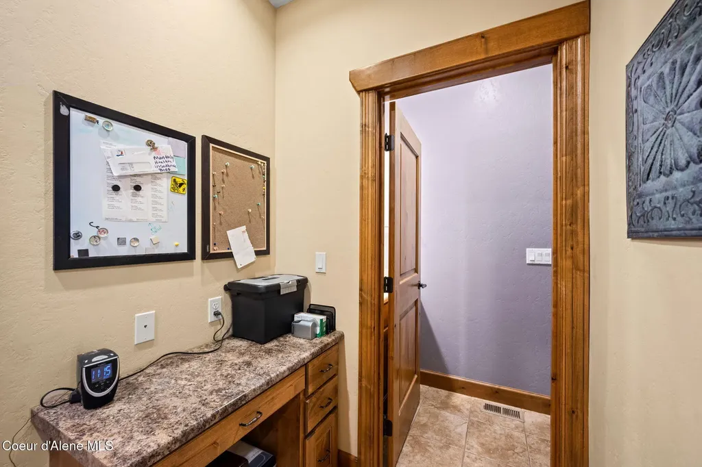 289 Gold Road Naples ID 83847