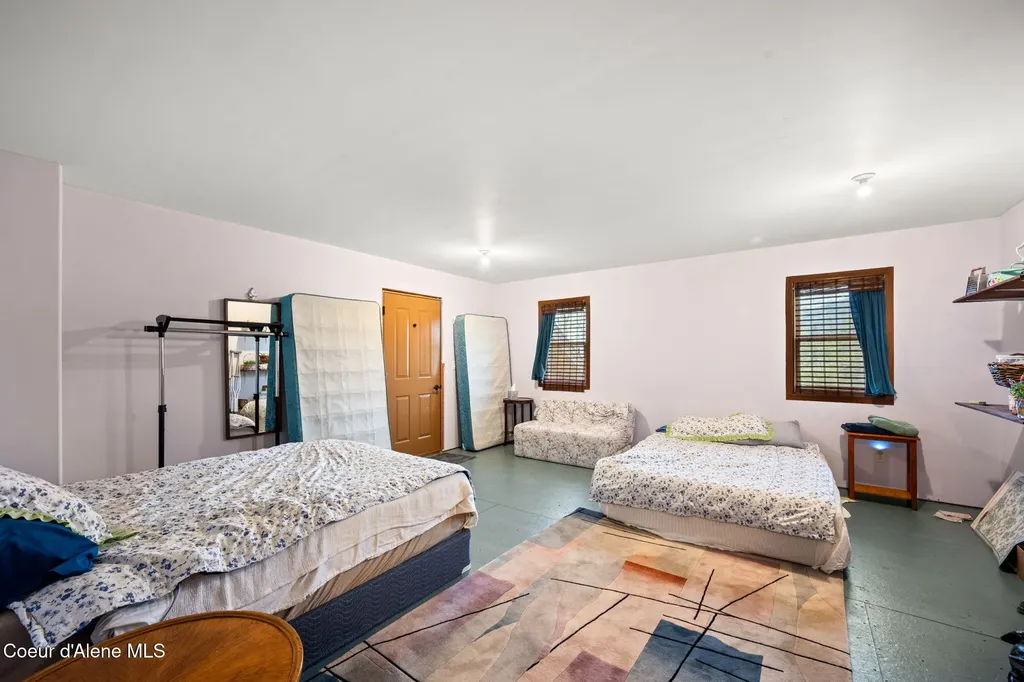 289 Gold Road Naples ID 83847