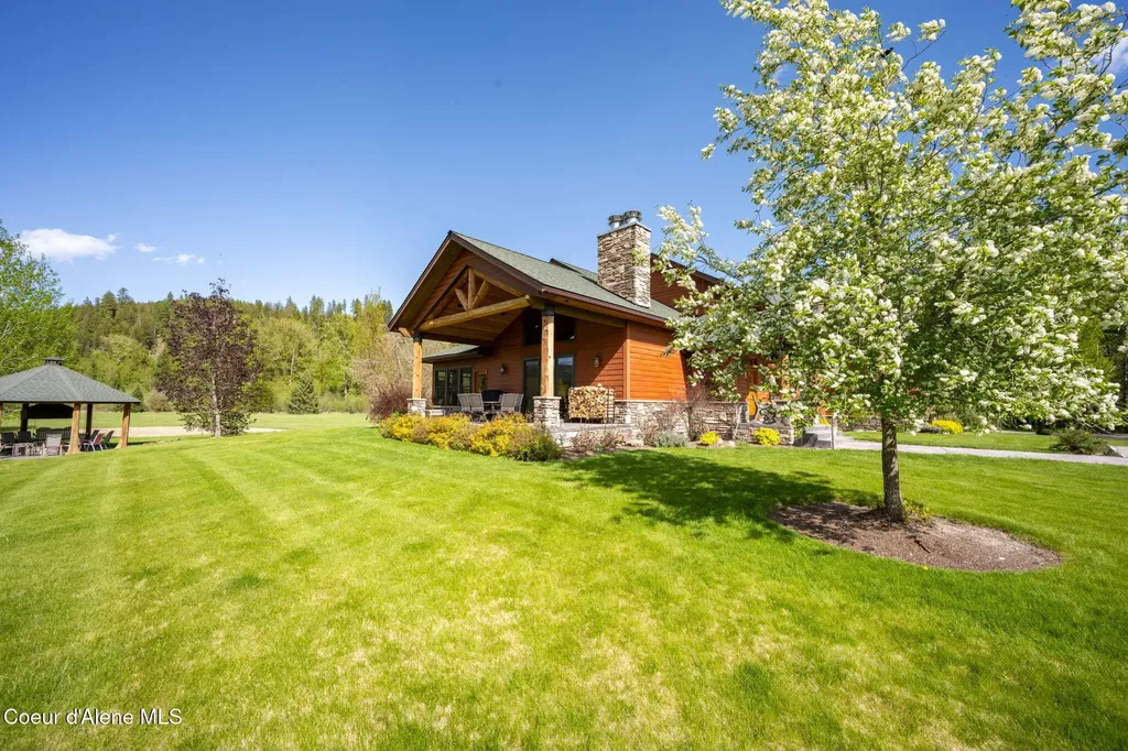 289 Gold Road Naples ID 83847