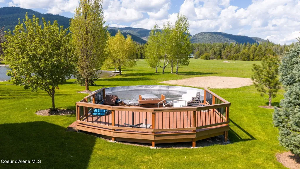 289 Gold Road Naples ID 83847
