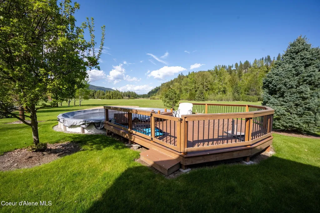 289 Gold Road Naples ID 83847