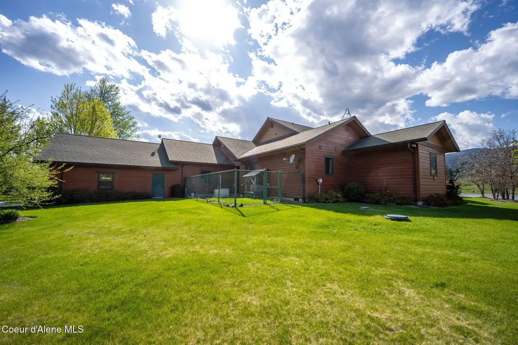 289 Gold Road Naples ID 83847