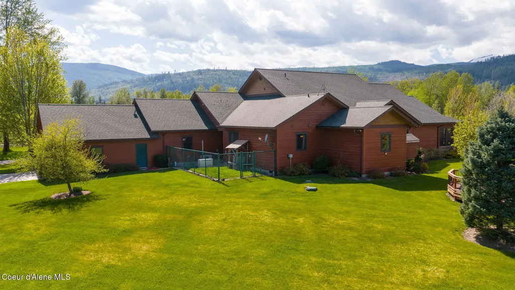 289 Gold Road Naples ID 83847