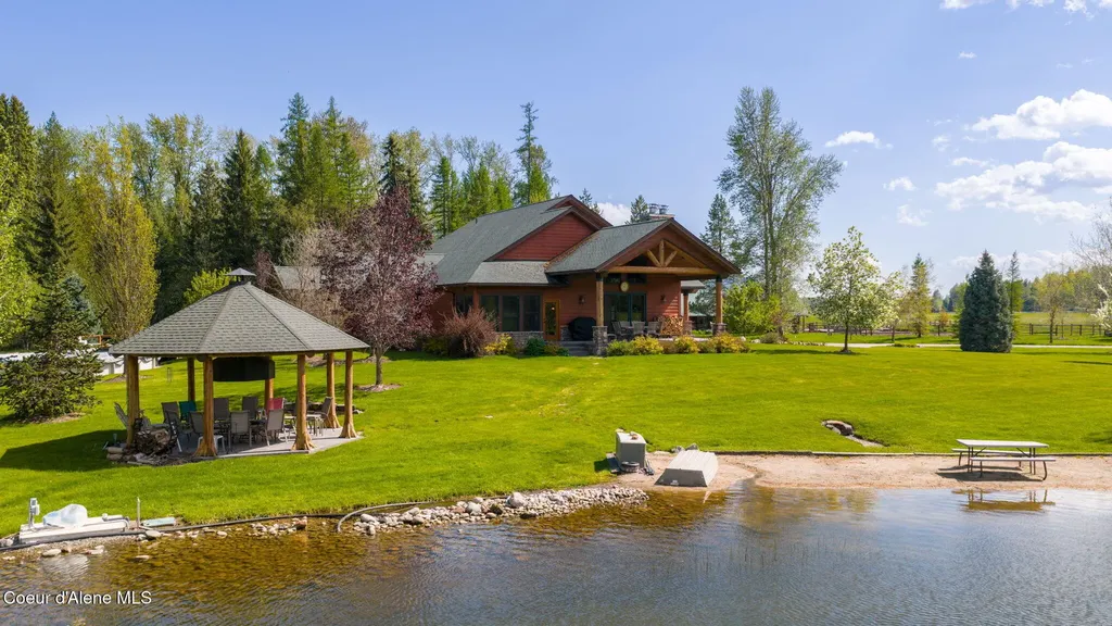 289 Gold Road Naples ID 83847
