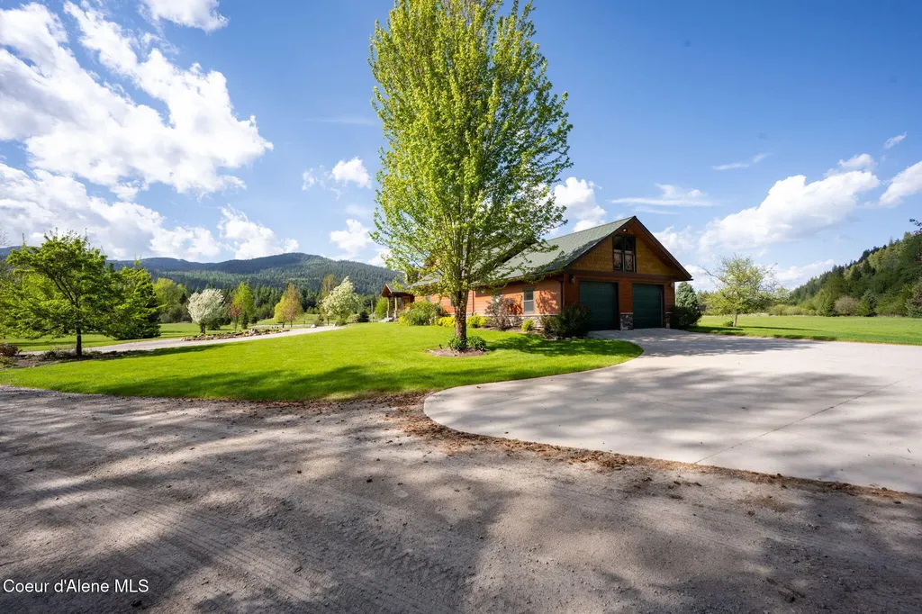 289 Gold Road Naples ID 83847