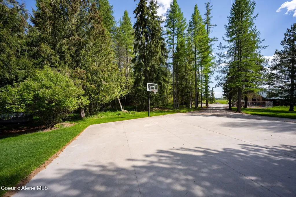 289 Gold Road Naples ID 83847