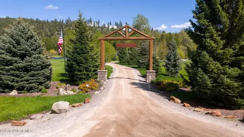 289 Gold Road Naples ID 83847