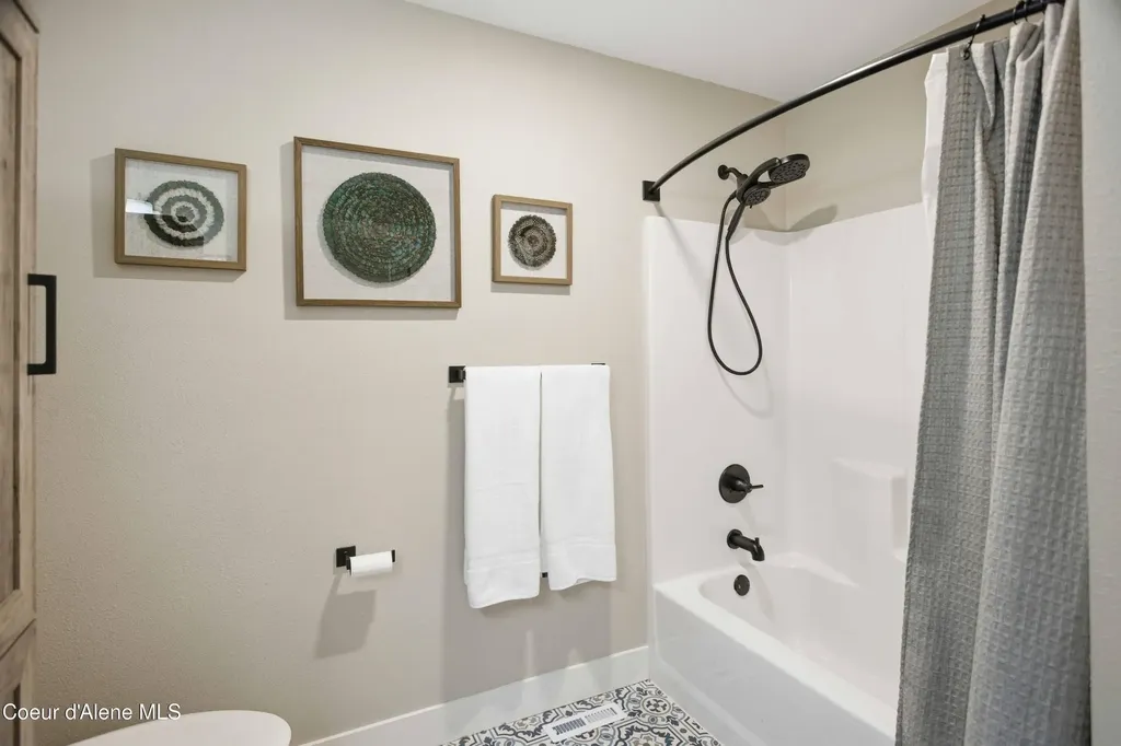 7464 N 4th Street Dalton Gardens ID 83815