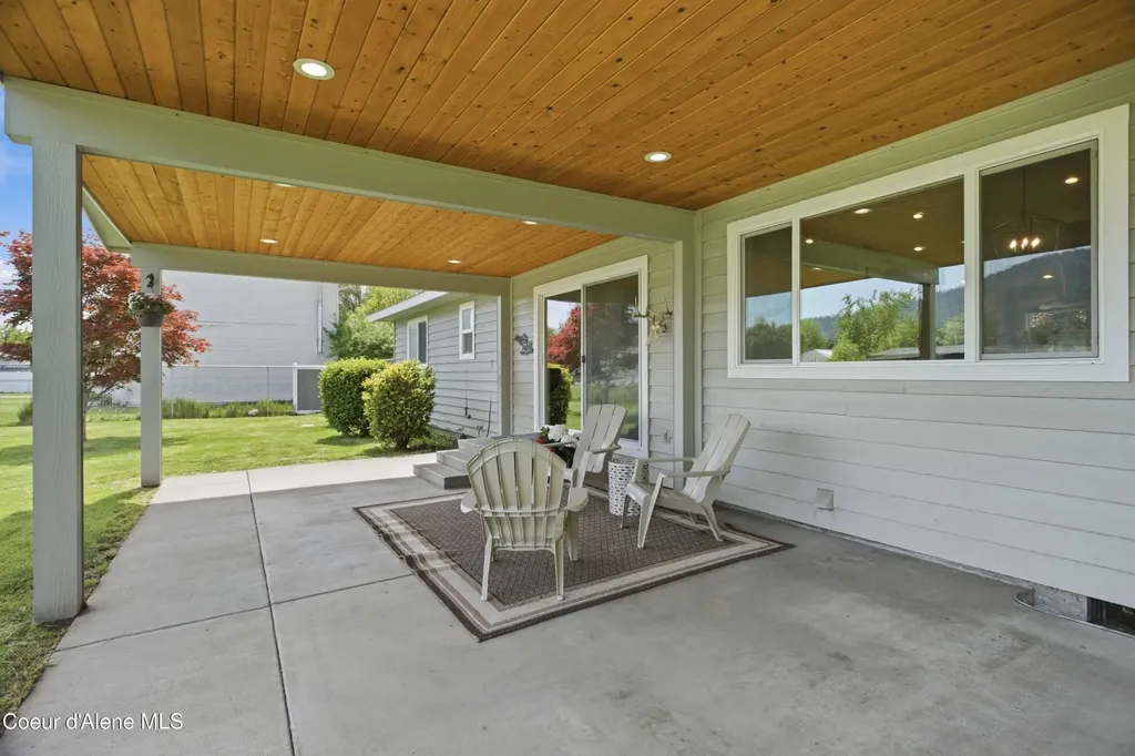 7464 N 4th Street Dalton Gardens ID 83815