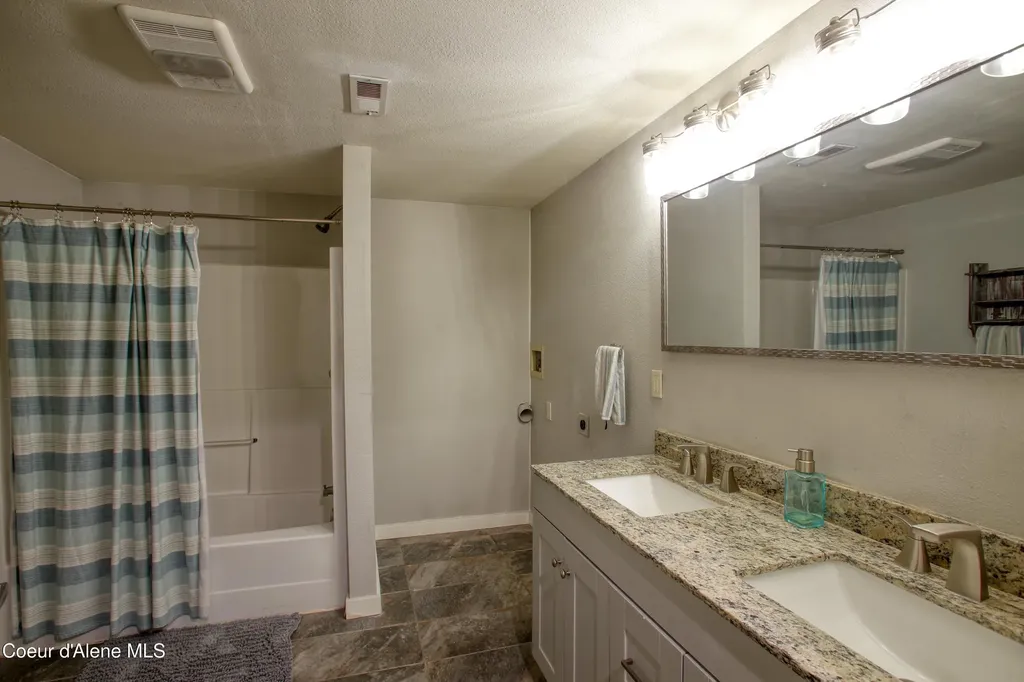 31582 E Hayden Lake Road Hayden ID 83835
