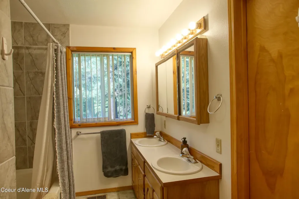 31582 E Hayden Lake Road Hayden ID 83835
