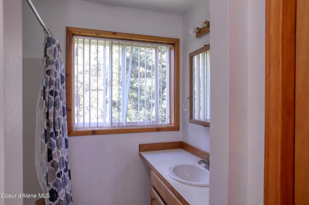 31582 E Hayden Lake Road Hayden ID 83835