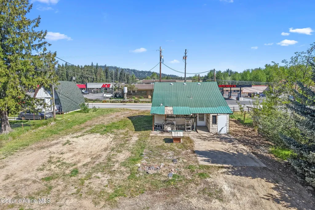 5518 Us-2 Priest River ID 83856