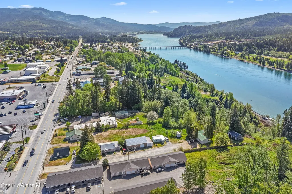 5518 Us-2 Priest River ID 83856