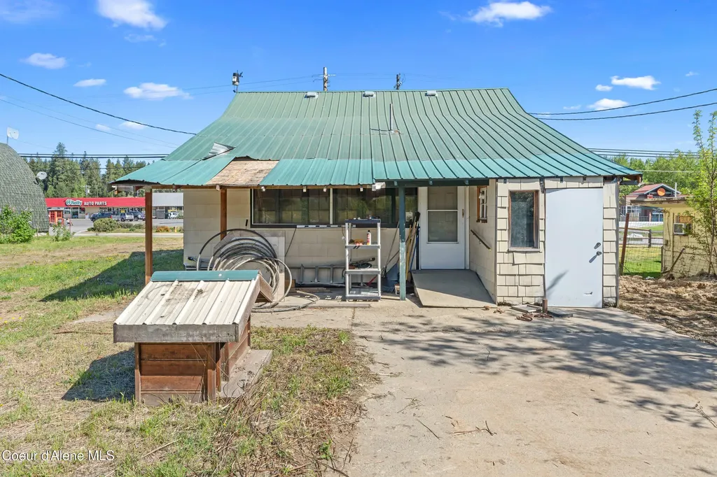 5518 Us-2 Priest River ID 83856