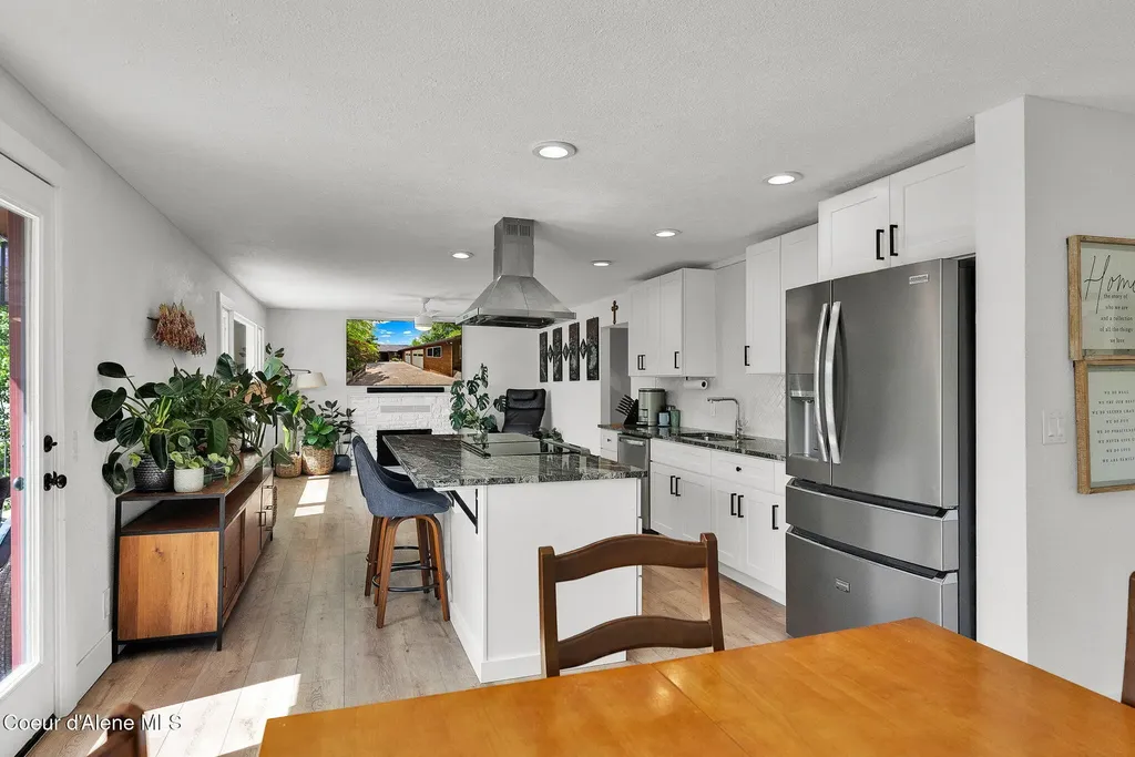 17454 E North Shore Lane Bayview ID 83803