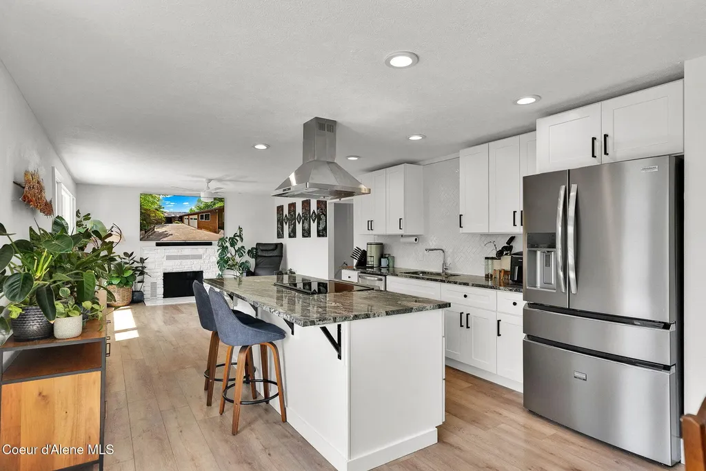 17454 E North Shore Lane Bayview ID 83803