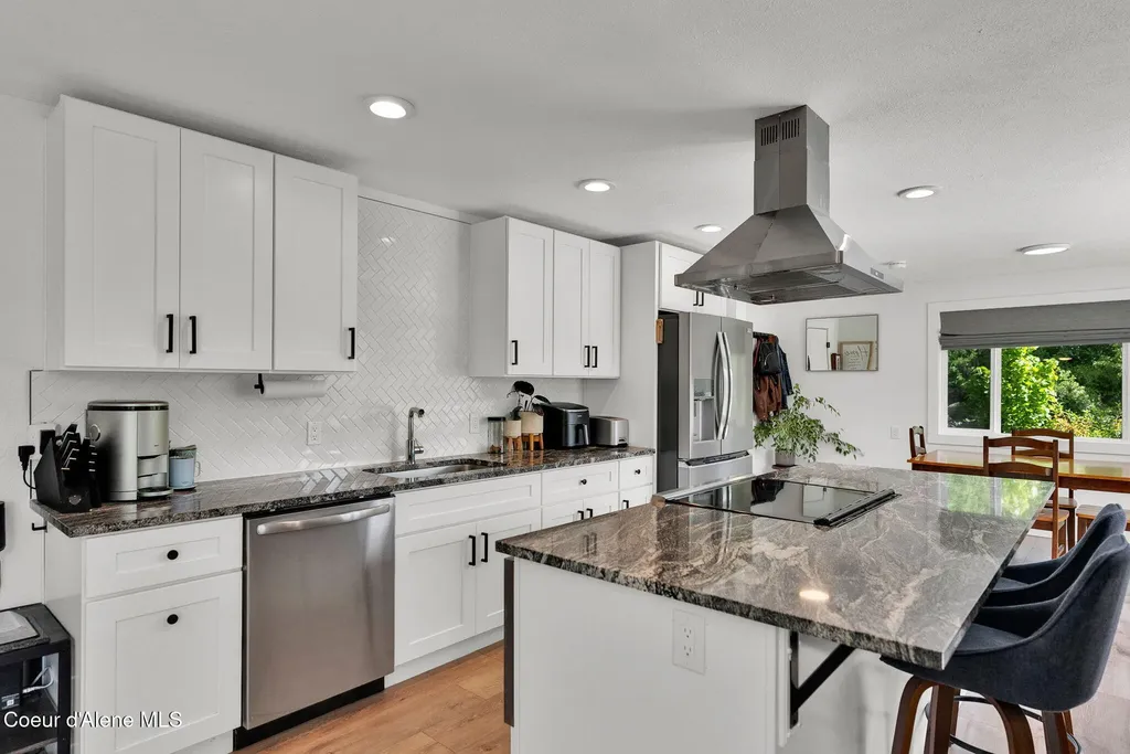 17454 E North Shore Lane Bayview ID 83803
