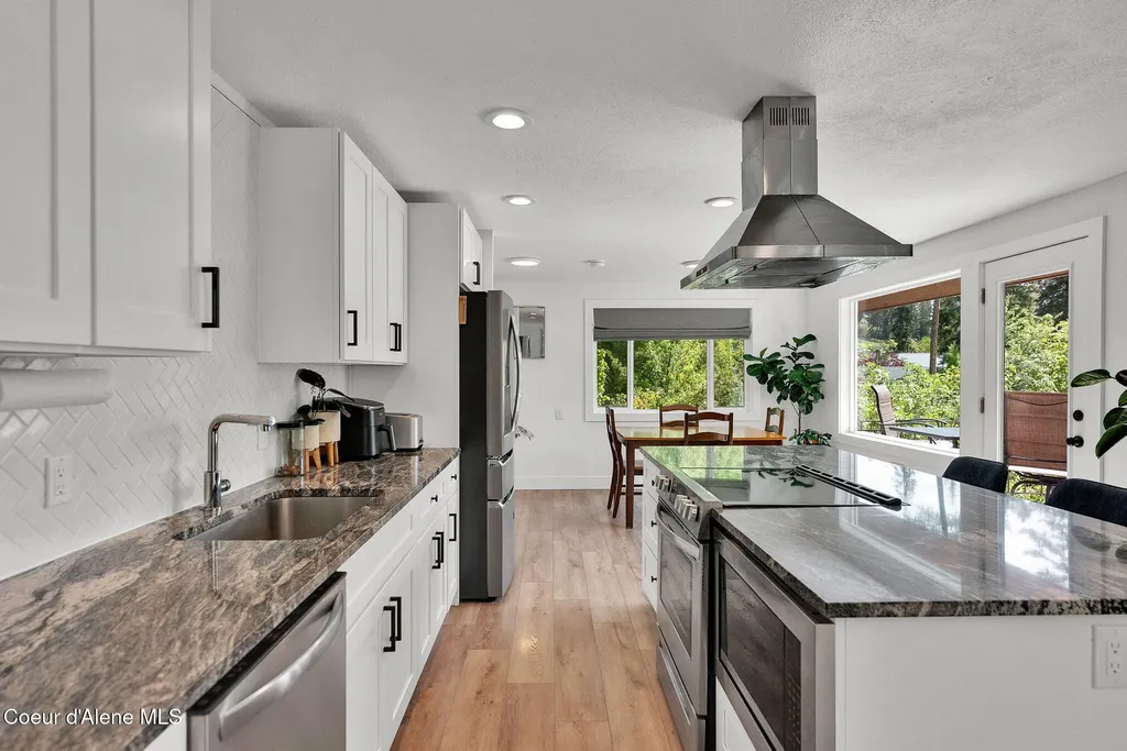 17454 E North Shore Lane Bayview ID 83803